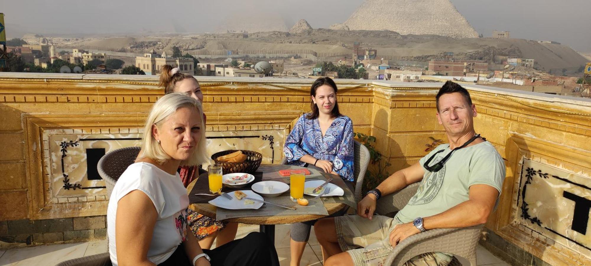 Pyramids Kingdom - Guest House Kafrat al Jabal Екстер'єр фото